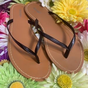 3/$10🙌 Old Navy Black and Tan Capri Sandal - Sz 6